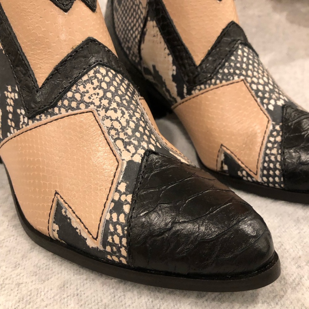NWT - Matisse Women's Black and Tan Snake Print Ankle Boots - Picture 11 of 16